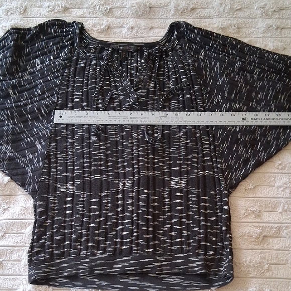 BCBGMaxAzria Black and White Shrug with Textured Knit - Picture 4 of 6